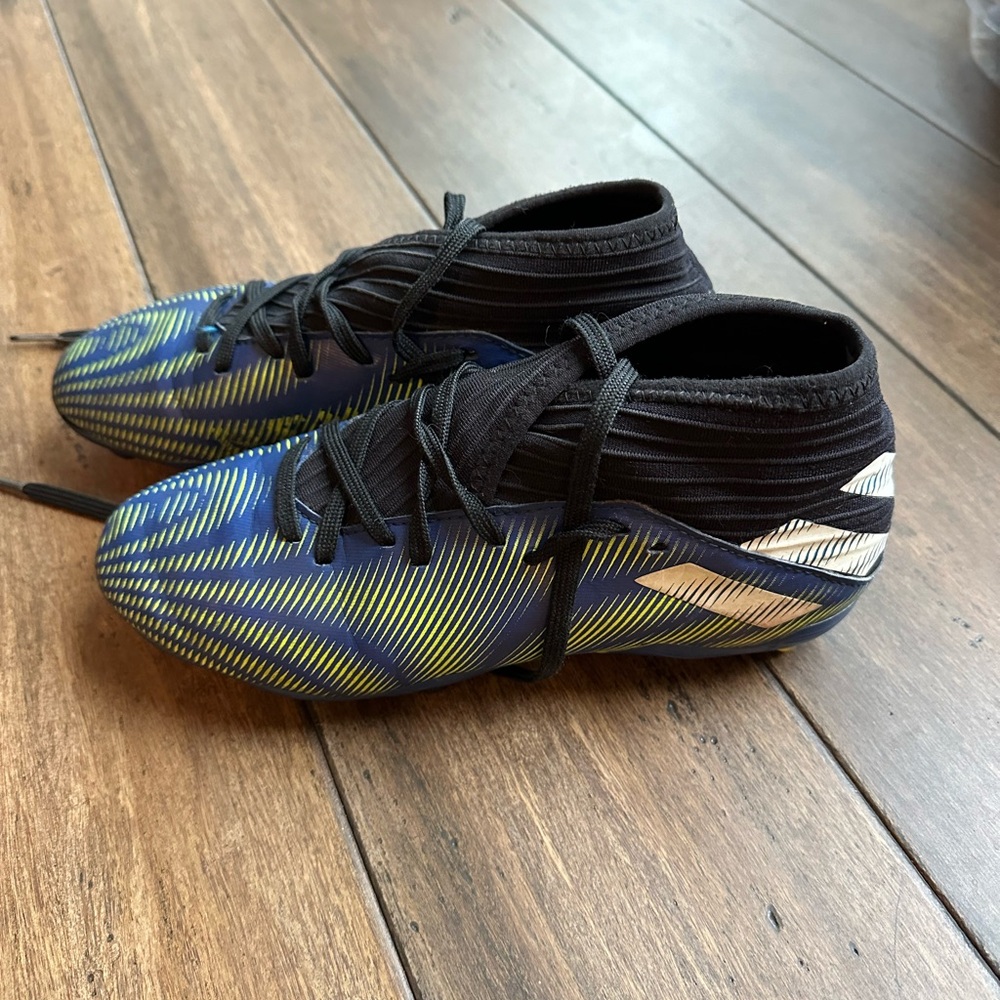 Adidas Nemeziz soccer cleats size 4.5 (big boy)
